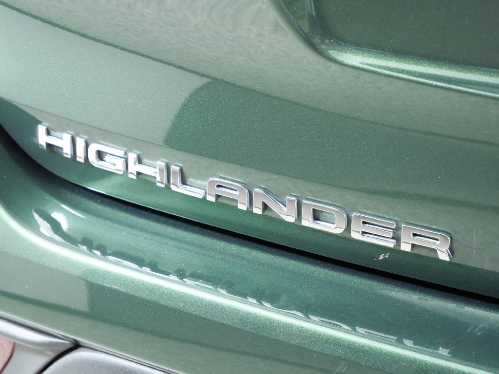 Thumbnail: 2023 Toyota Highlander - 24