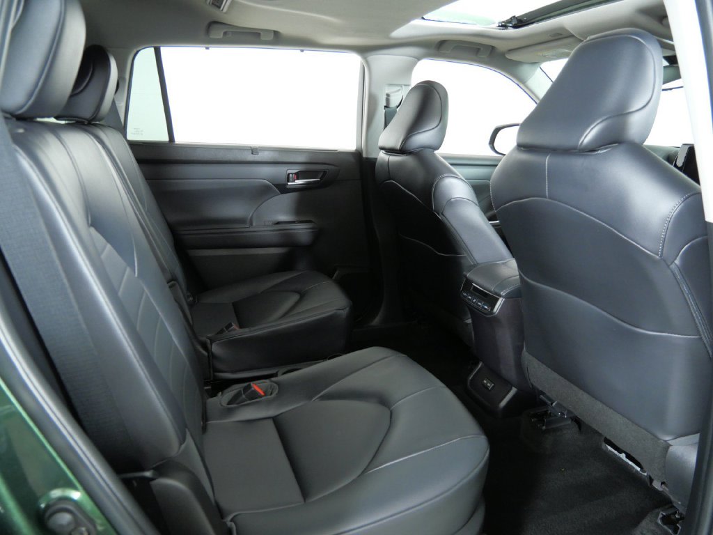 Thumbnail: 2023 Toyota Highlander - 10