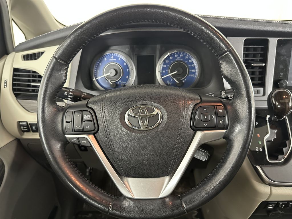 Thumbnail: 2015 Toyota Sienna - 2