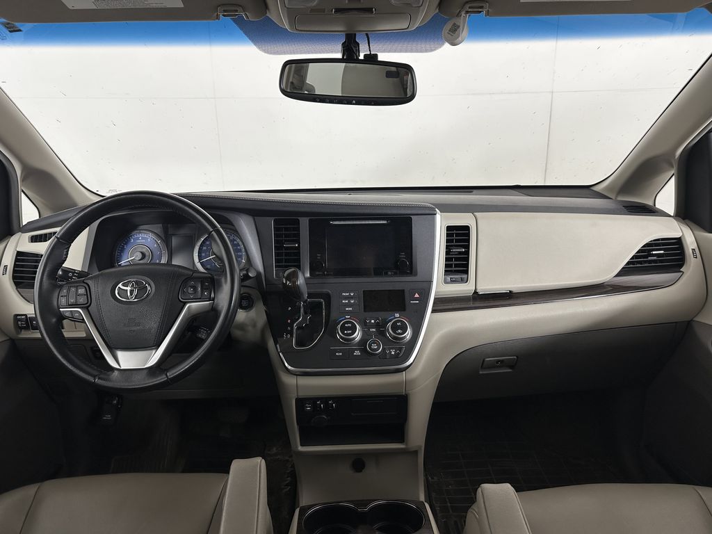 Thumbnail: 2015 Toyota Sienna - 6