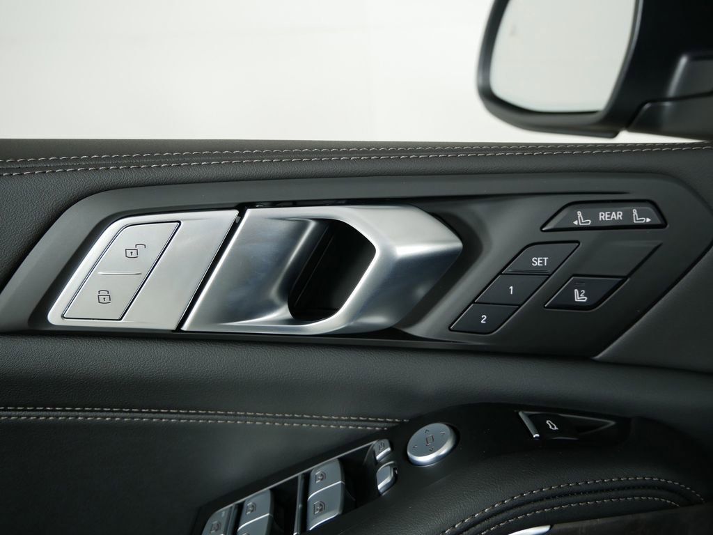 Thumbnail: 2026 BMW X7 - 40