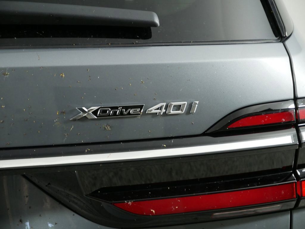 Thumbnail: 2026 BMW X7 - 21