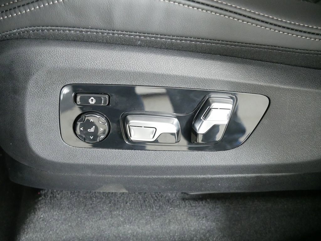 Thumbnail: 2026 BMW X7 - 41