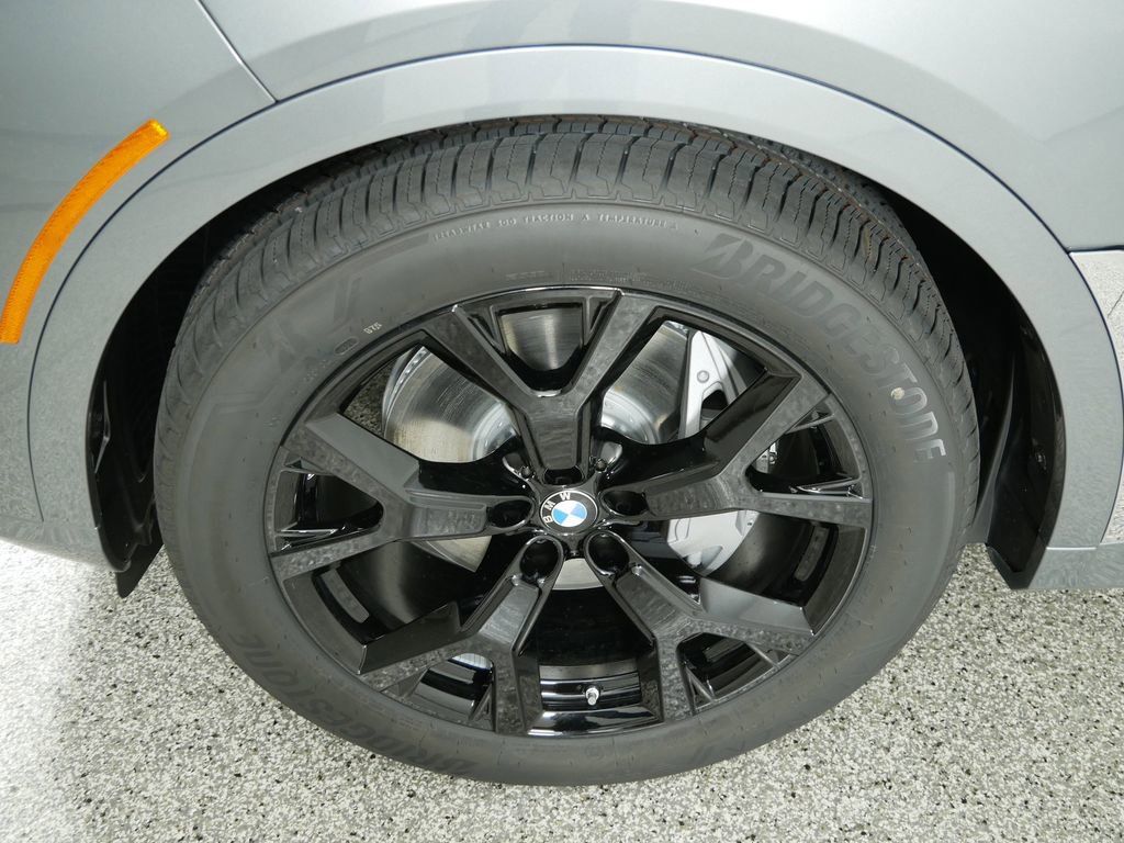 Thumbnail: 2026 BMW X7 - 28