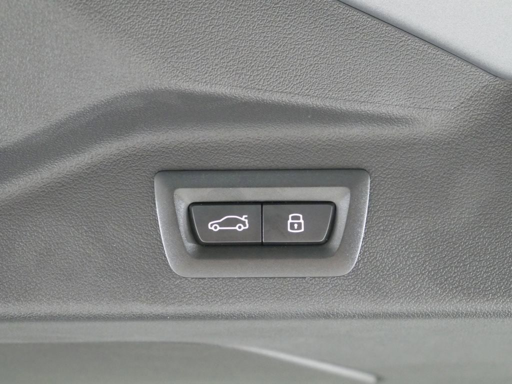 Thumbnail: 2026 BMW X7 - 34