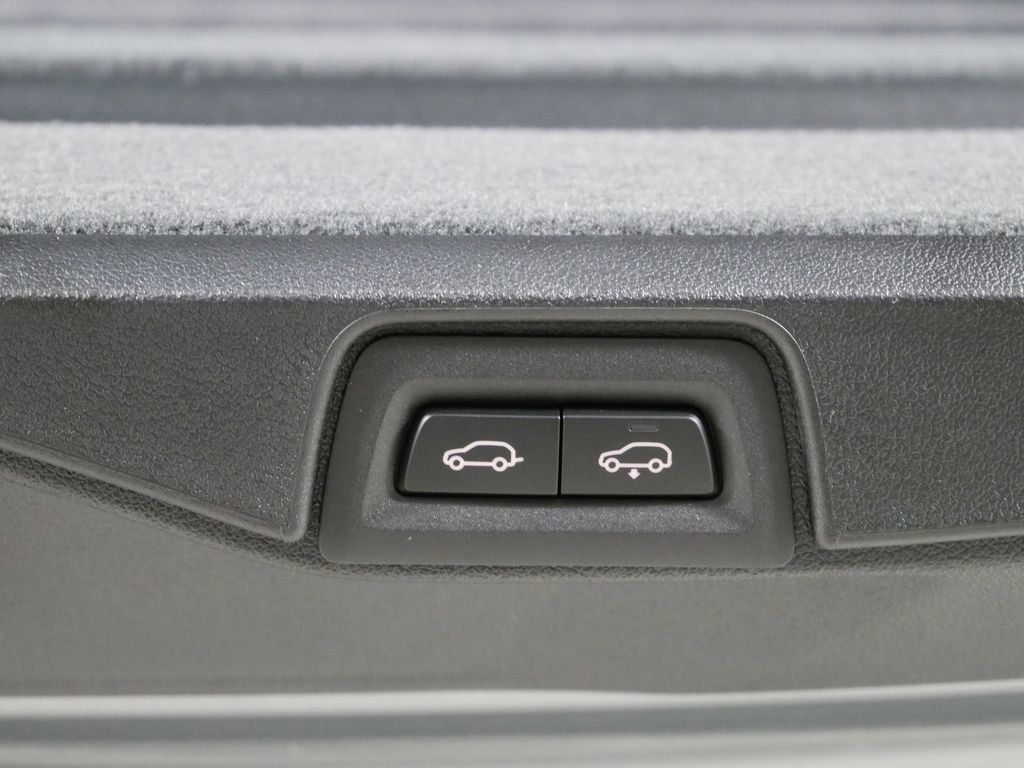 Thumbnail: 2026 BMW X7 - 33