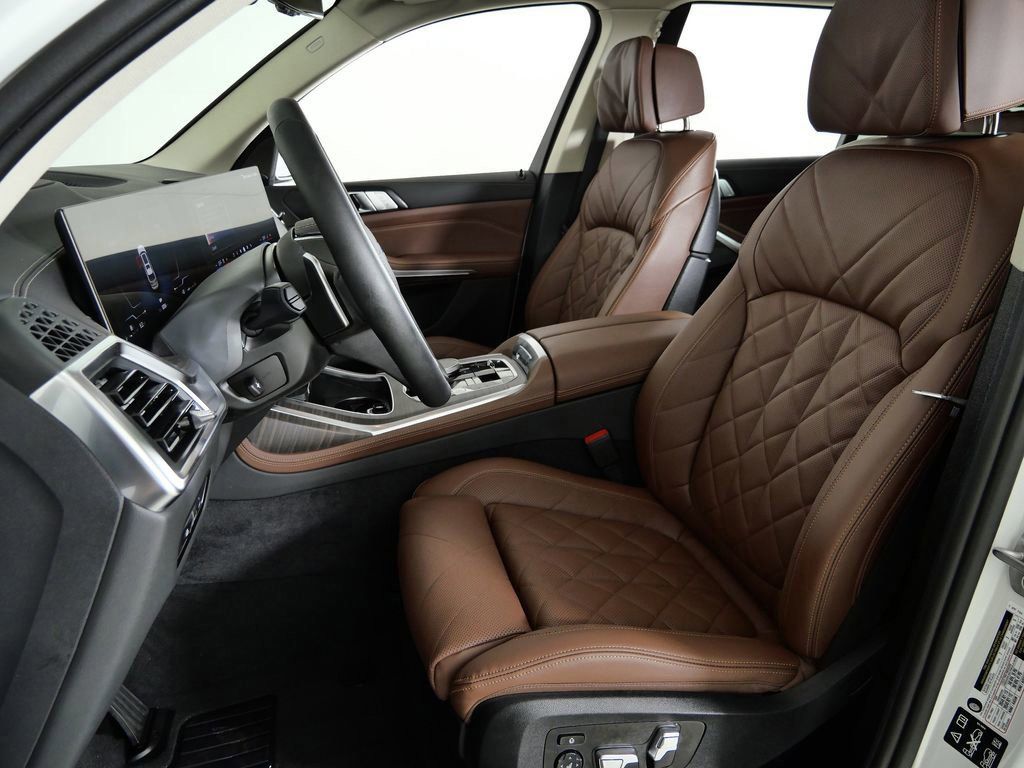 Thumbnail: 2026 BMW X7 - 41
