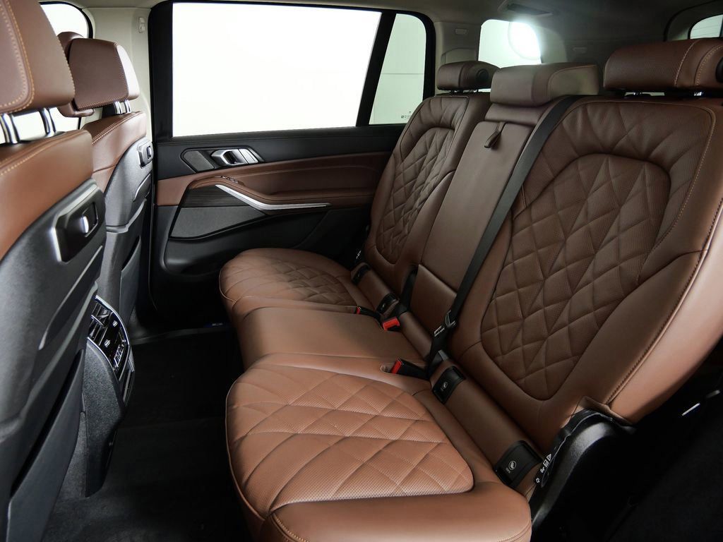 Thumbnail: 2026 BMW X7 - 38