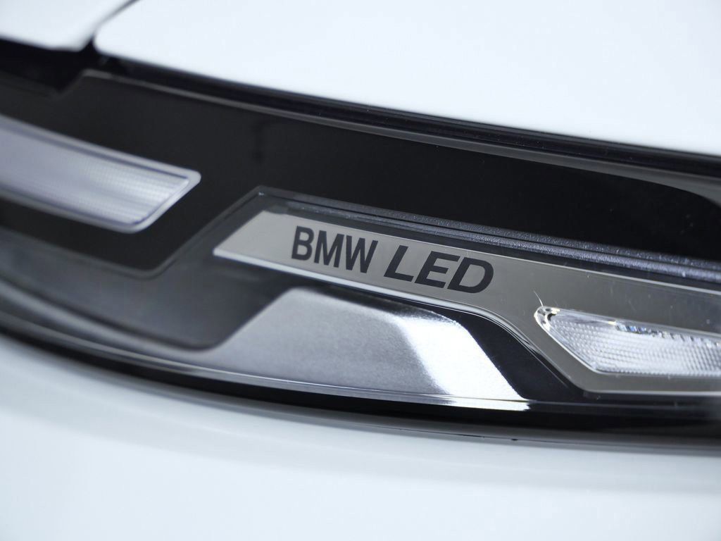 Thumbnail: 2026 BMW X7 - 16