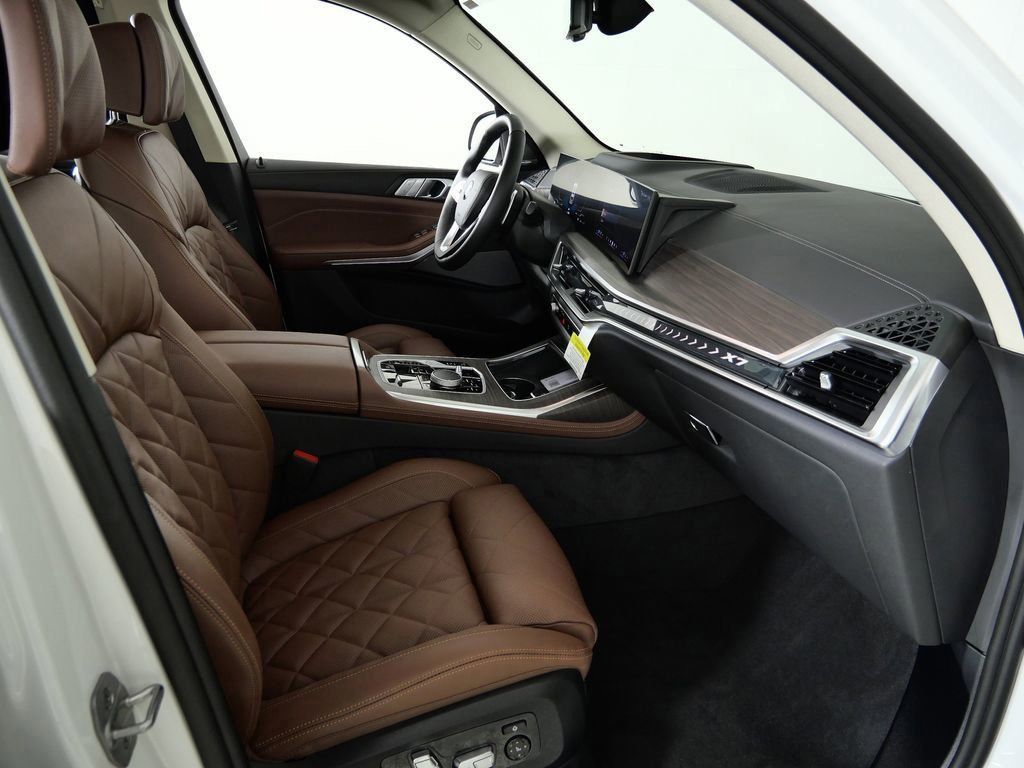 Thumbnail: 2026 BMW X7 - 9