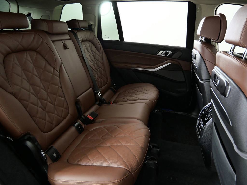 Thumbnail: 2026 BMW X7 - 31