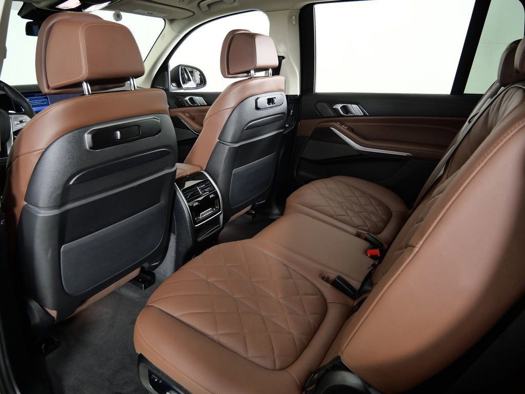 Thumbnail: 2026 BMW X7 - 37