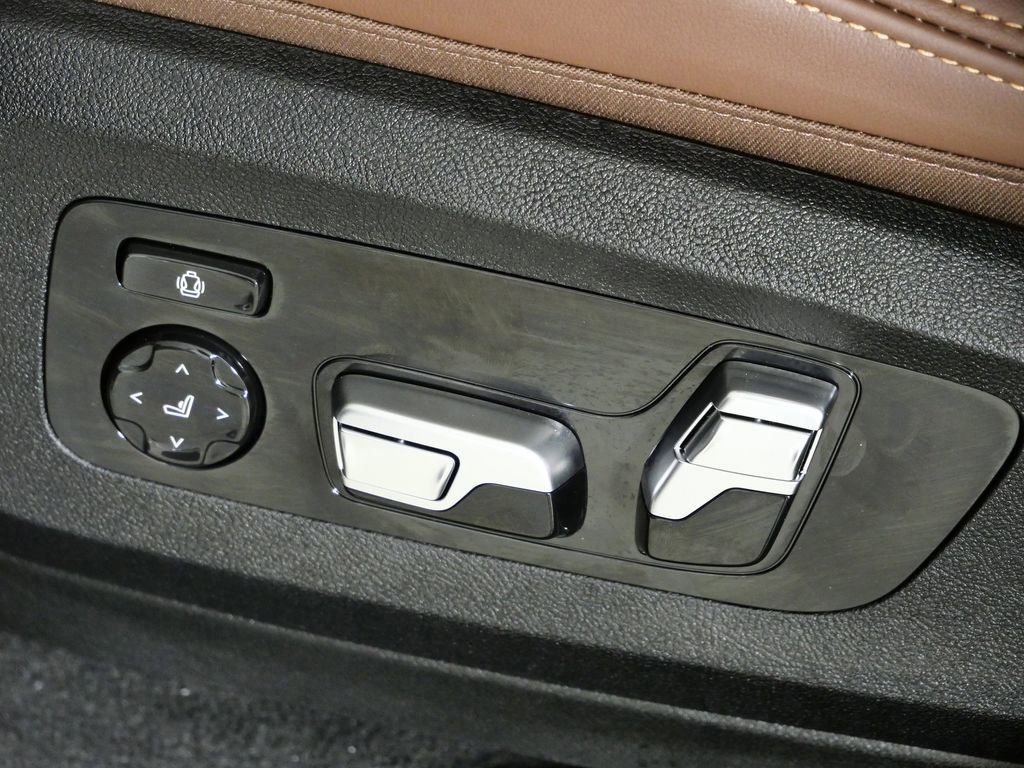 Thumbnail: 2026 BMW X7 - 43
