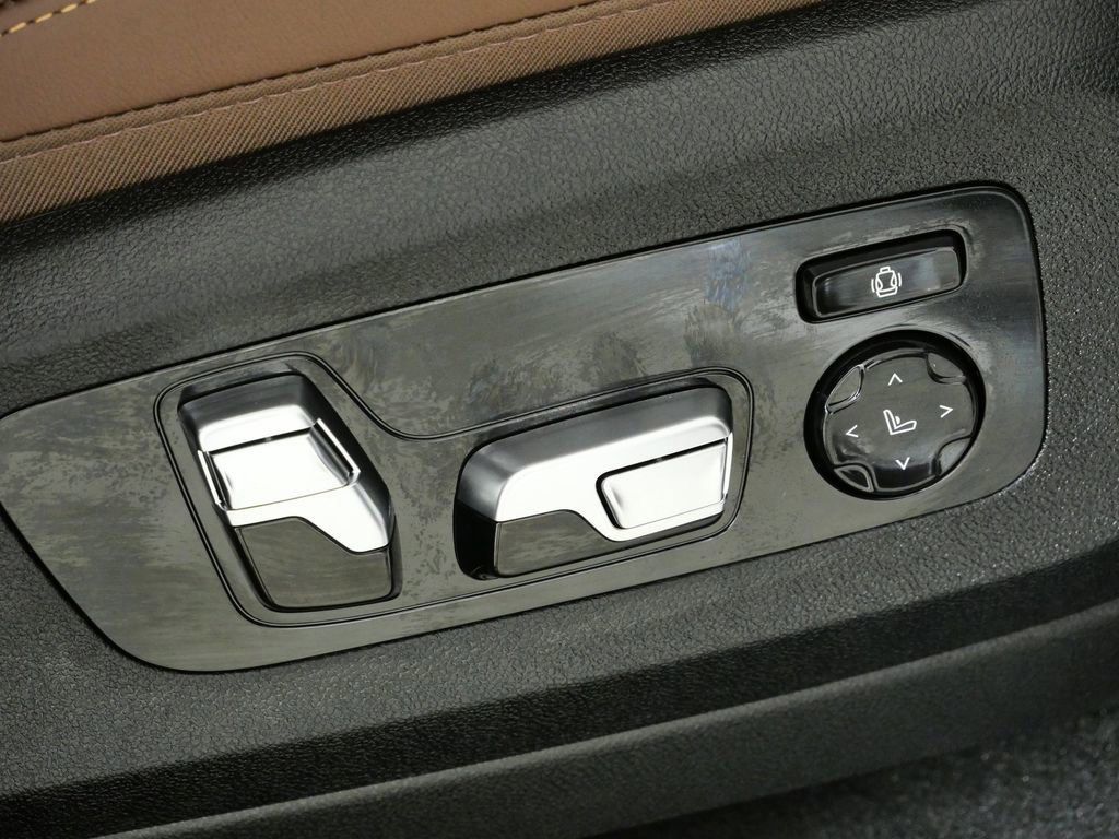 Thumbnail: 2026 BMW X7 - 27