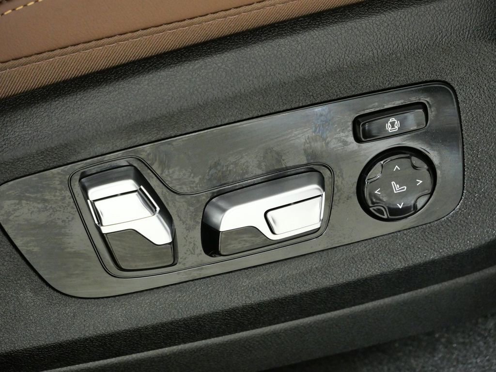 Thumbnail: 2026 BMW X7 - 30