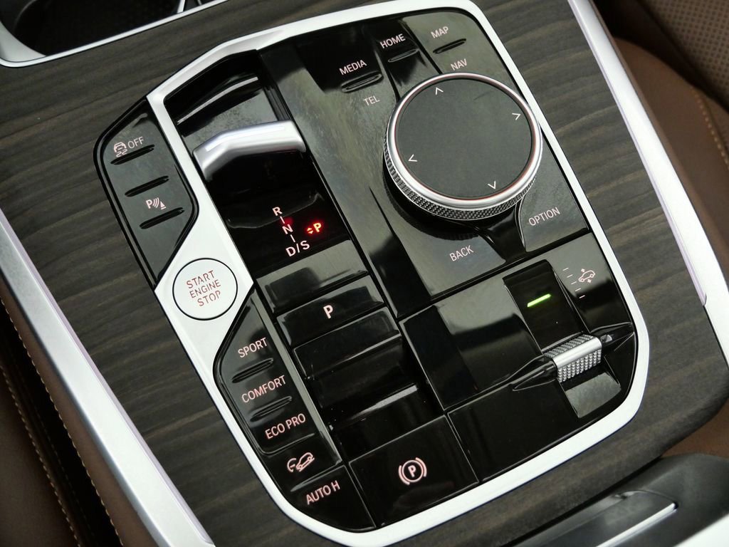 Thumbnail: 2026 BMW X7 - 13