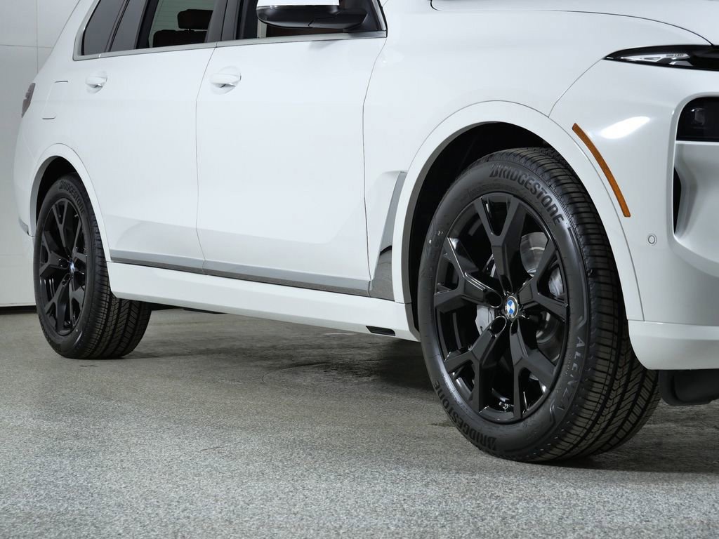 Thumbnail: 2026 BMW X7 - 8