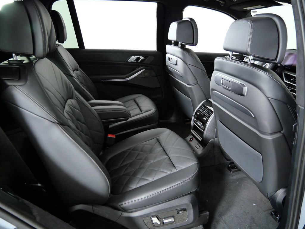 Thumbnail: 2026 BMW X7 - 11