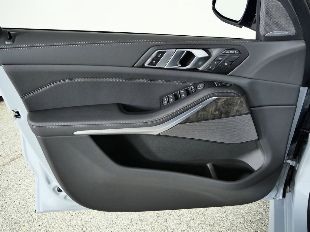 Thumbnail: 2026 BMW X7 - 37