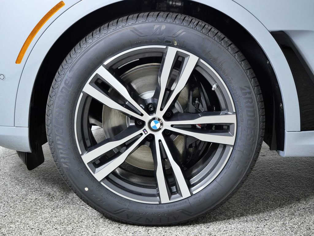 Thumbnail: 2026 BMW X7 - 8
