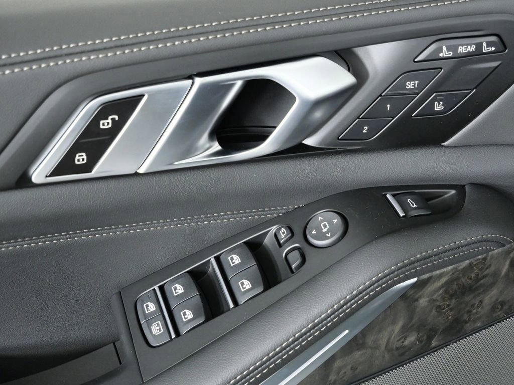 Thumbnail: 2026 BMW X7 - 40