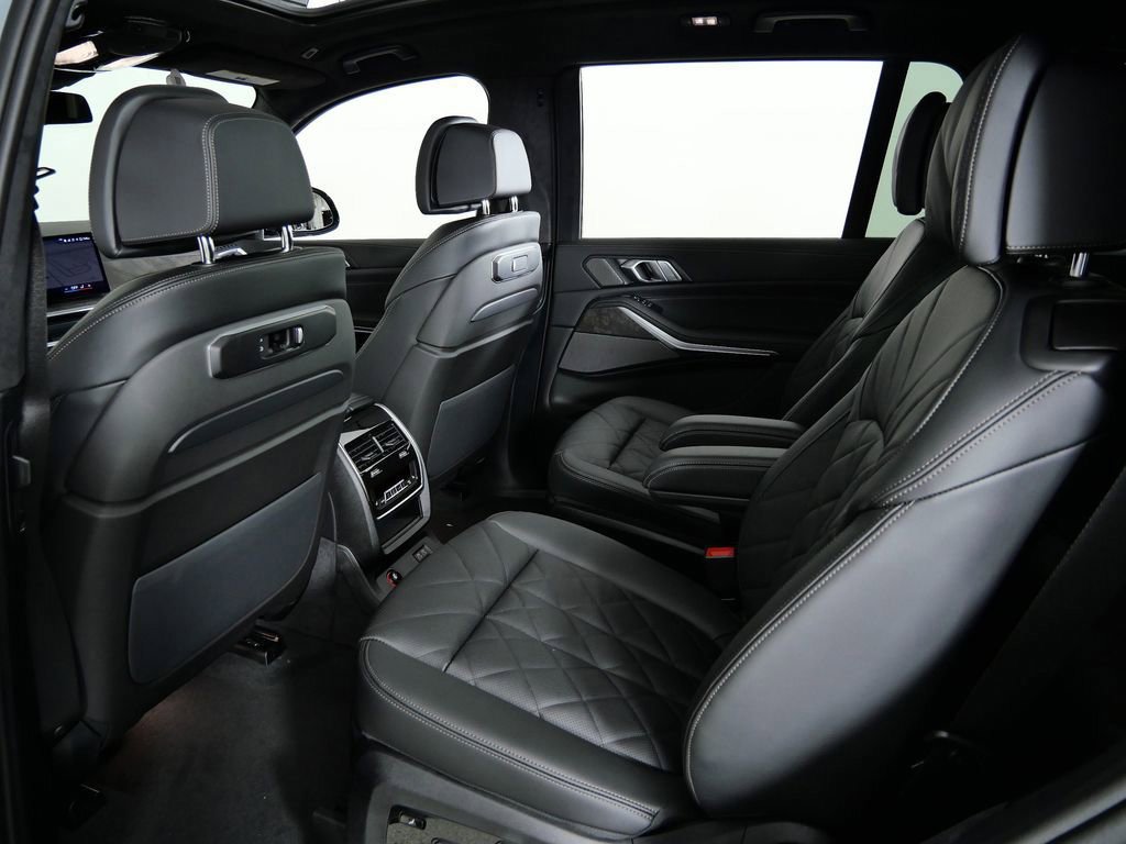 Thumbnail: 2026 BMW X7 - 35