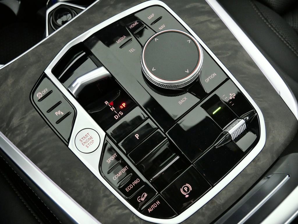 Thumbnail: 2026 BMW X7 - 13