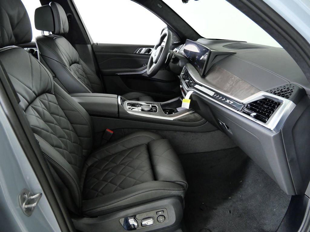 Thumbnail: 2026 BMW X7 - 9