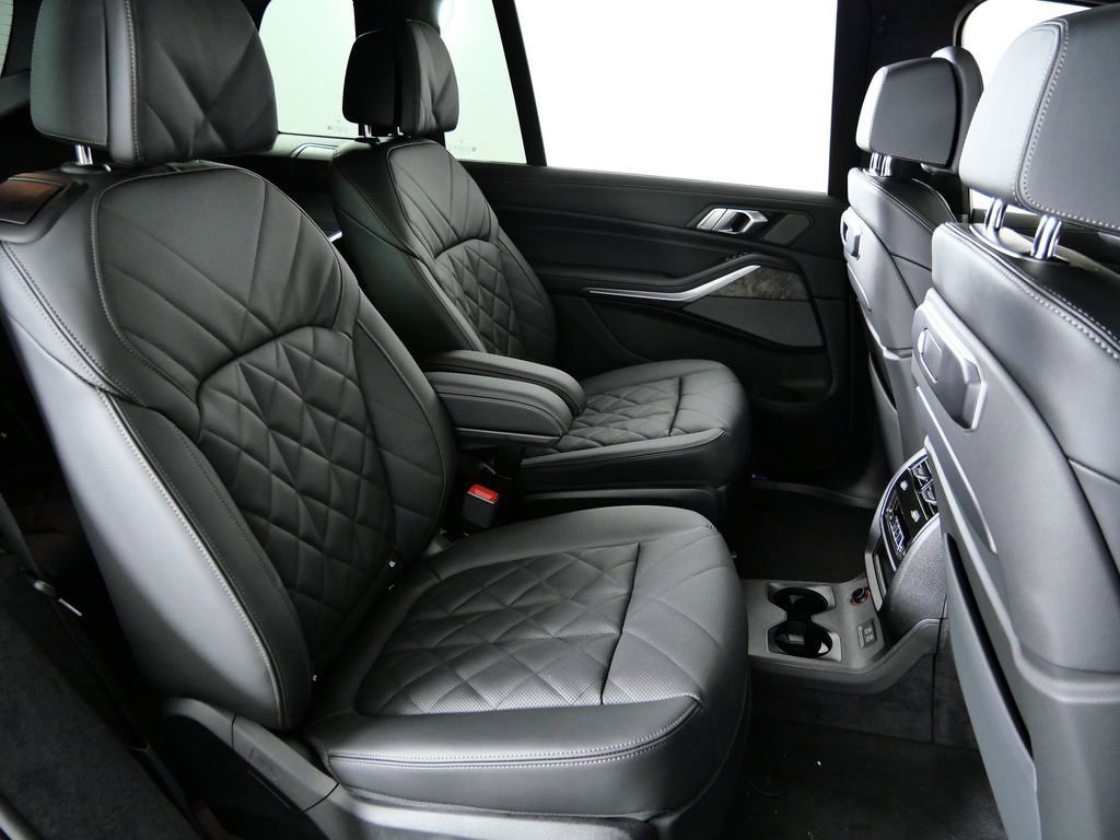 Thumbnail: 2026 BMW X7 - 31