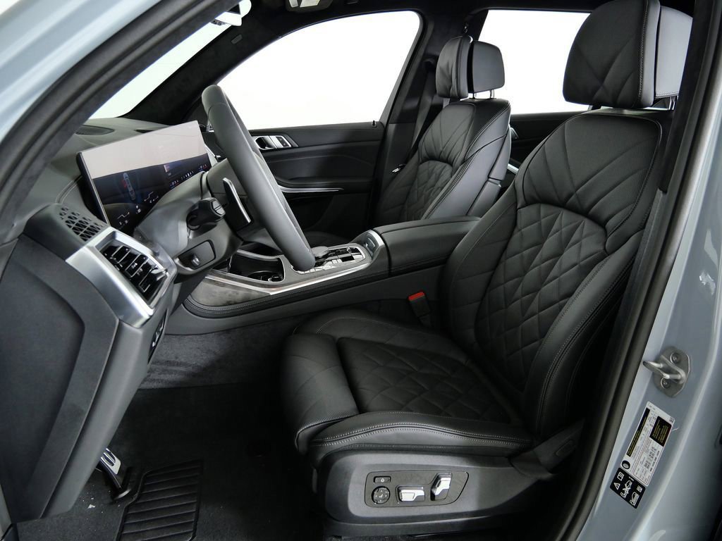 Thumbnail: 2026 BMW X7 - 39