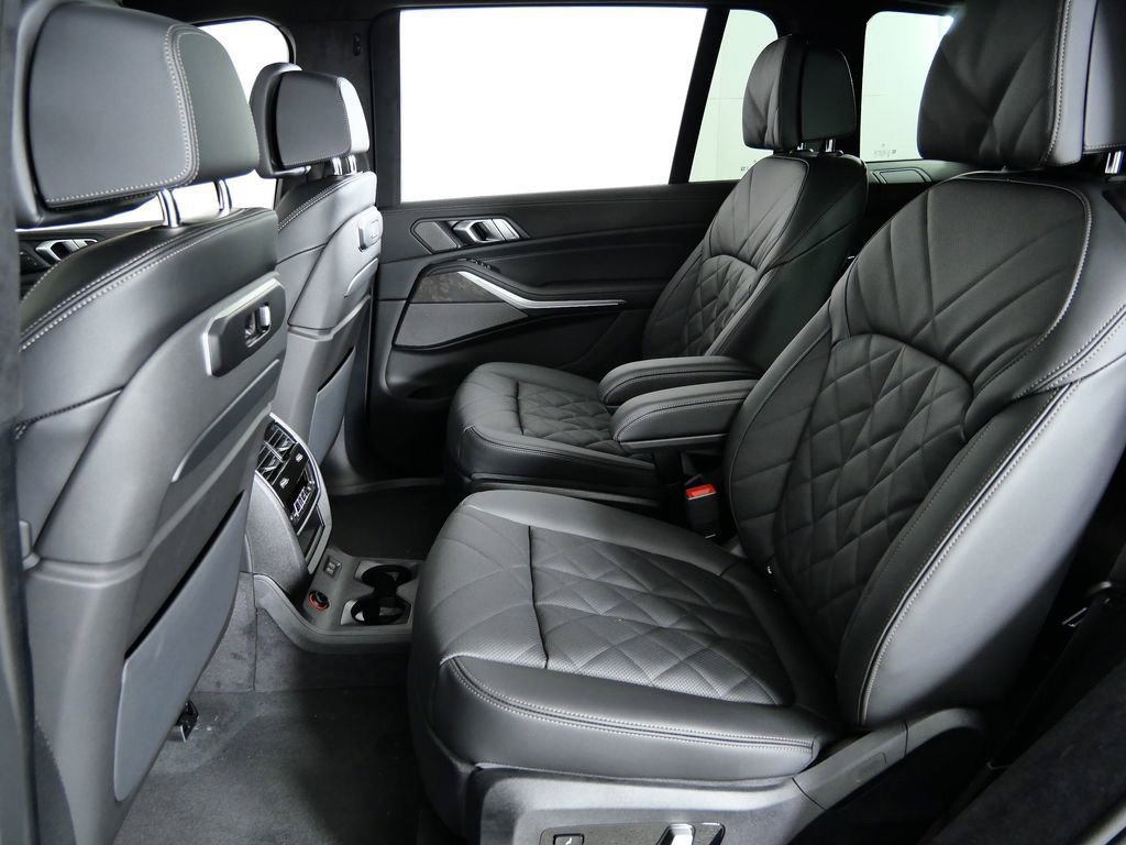 Thumbnail: 2026 BMW X7 - 36