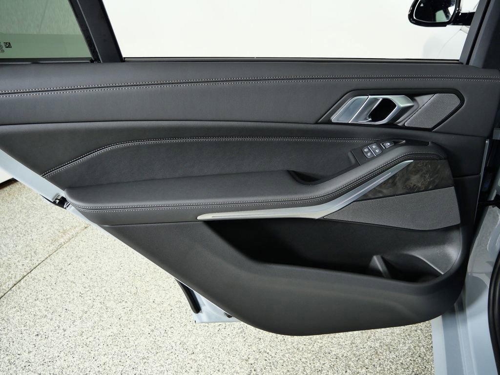 Thumbnail: 2026 BMW X7 - 34