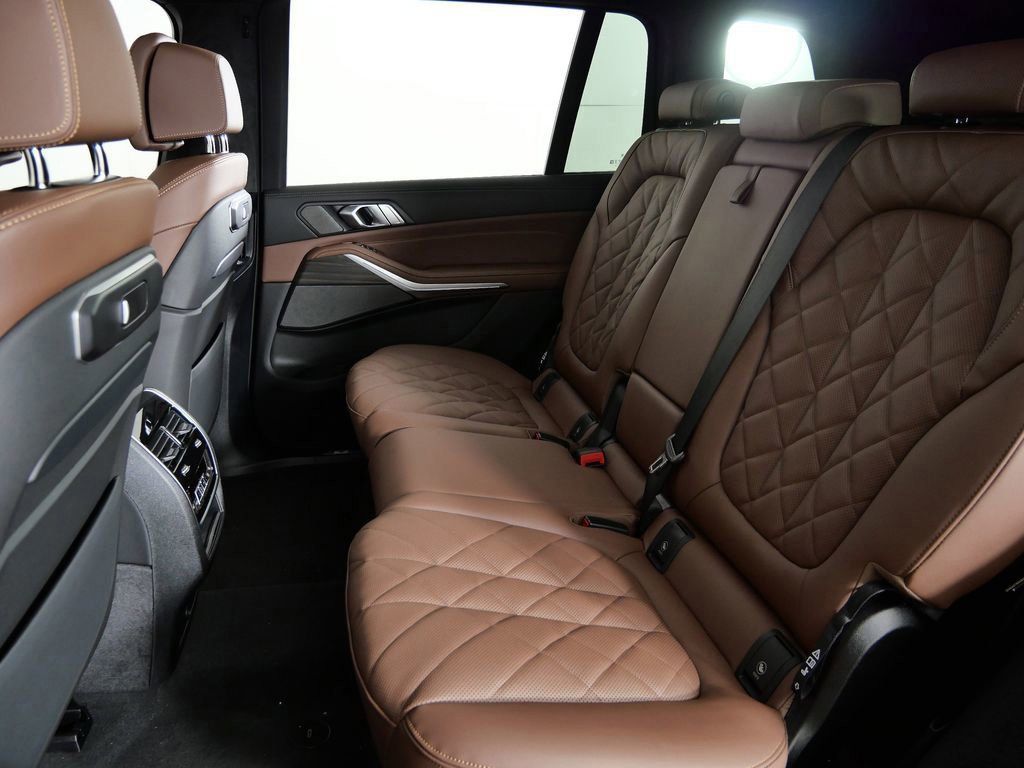 Thumbnail: 2026 BMW X7 - 38