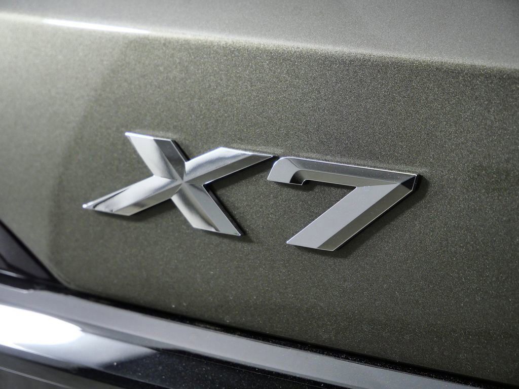 Thumbnail: 2026 BMW X7 - 23
