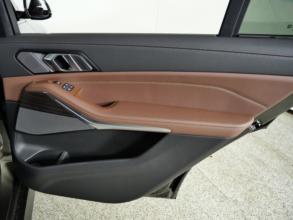 Thumbnail: 2026 BMW X7 - 31
