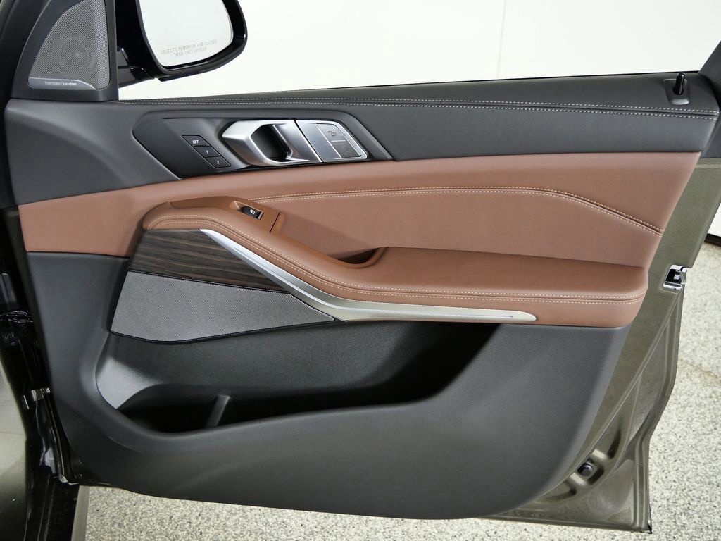 Thumbnail: 2026 BMW X7 - 27