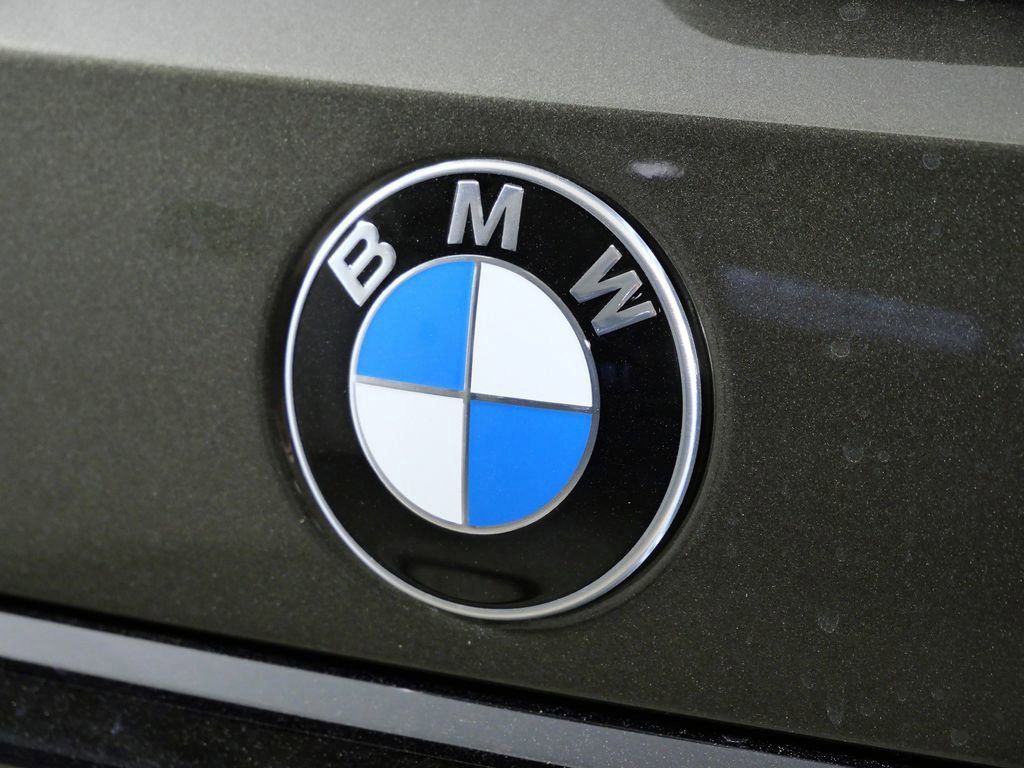 Thumbnail: 2026 BMW X7 - 21