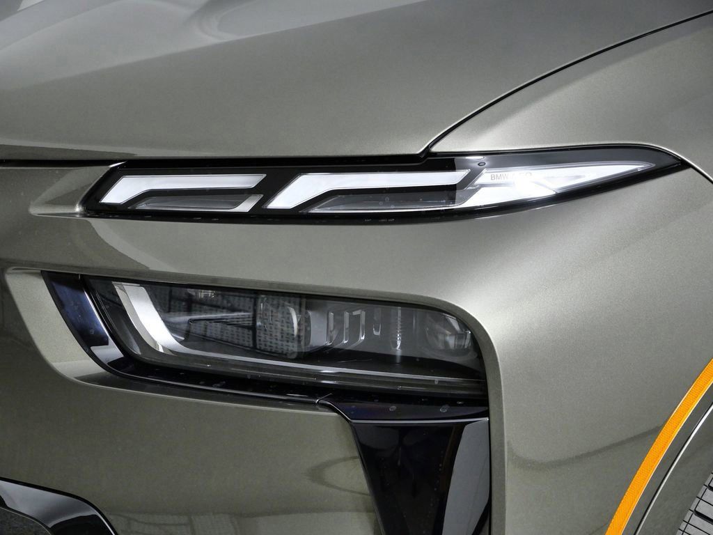 Thumbnail: 2026 BMW X7 - 16