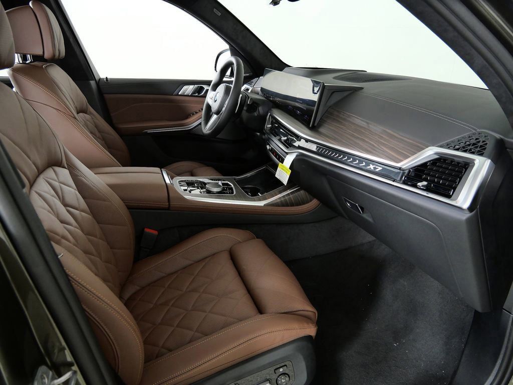 Thumbnail: 2026 BMW X7 - 8