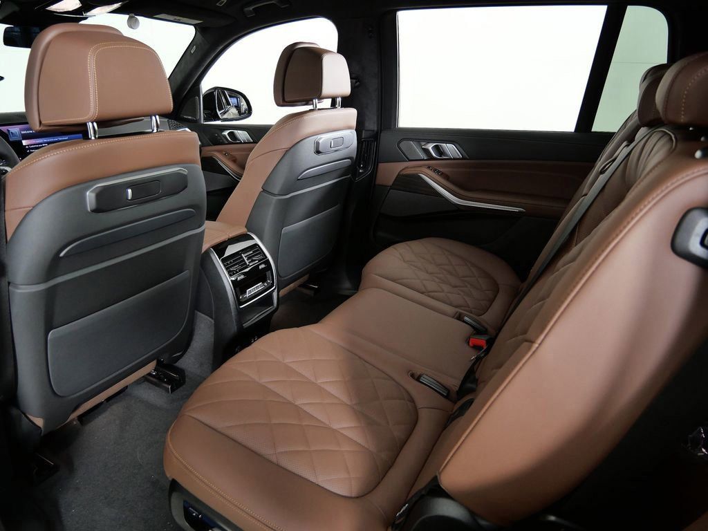 Thumbnail: 2026 BMW X7 - 37