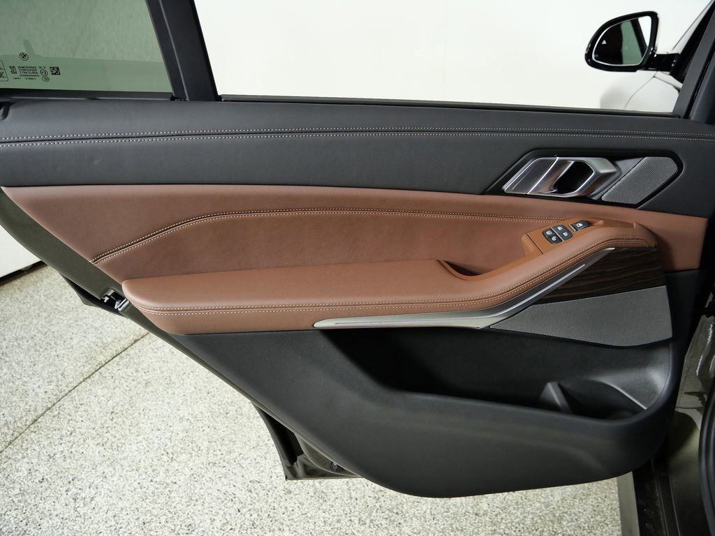 Thumbnail: 2026 BMW X7 - 36