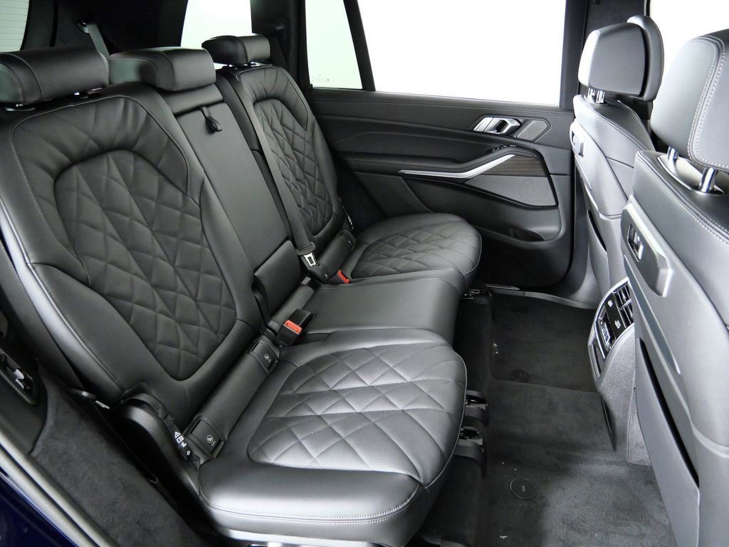 Thumbnail: 2026 BMW X7 - 34