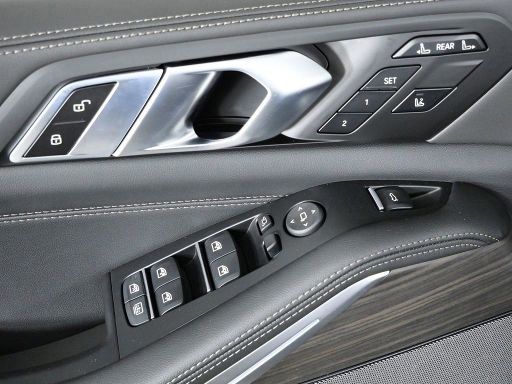 Thumbnail: 2026 BMW X7 - 43