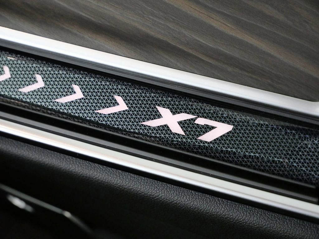 Thumbnail: 2026 BMW X7 - 32