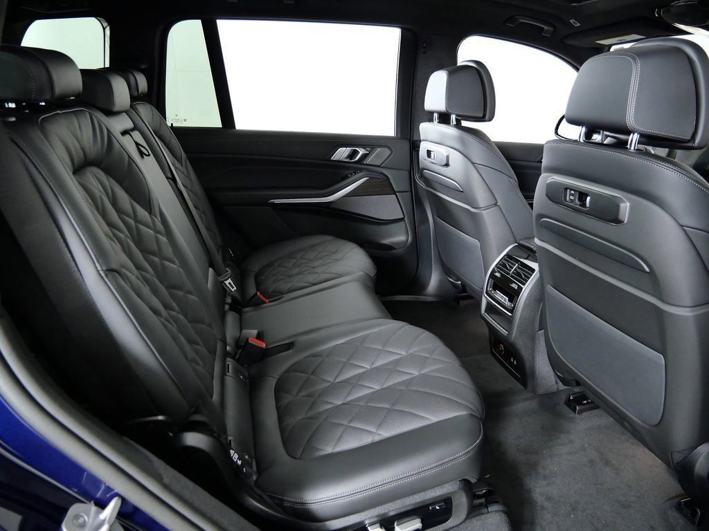 Thumbnail: 2026 BMW X7 - 11
