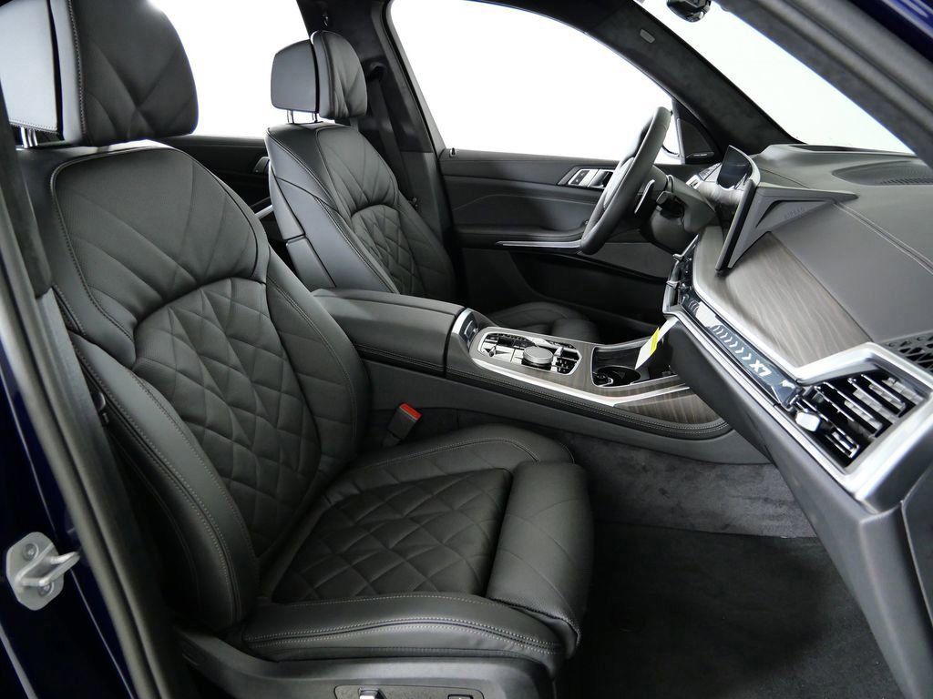 Thumbnail: 2026 BMW X7 - 10