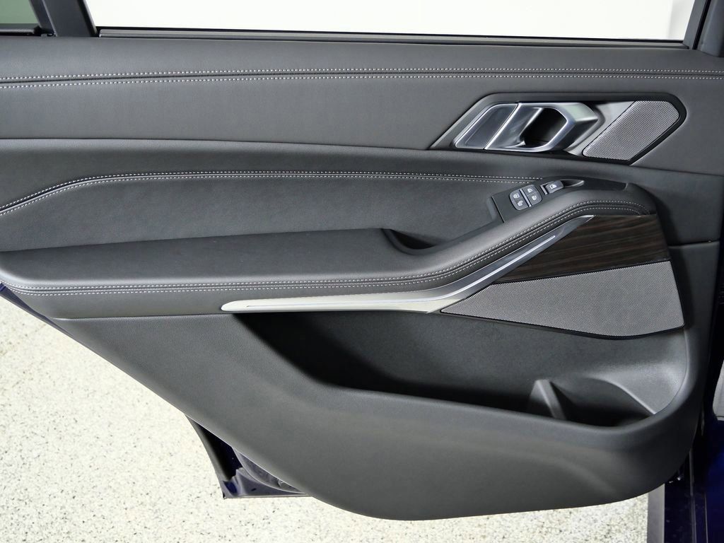 Thumbnail: 2026 BMW X7 - 37