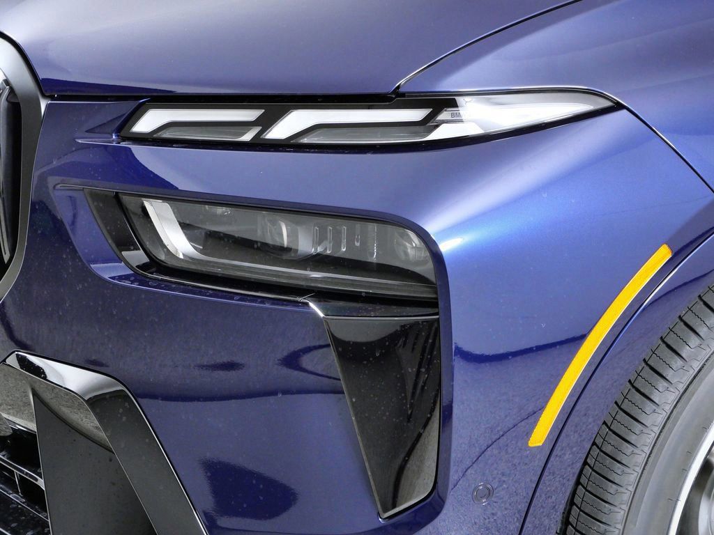 Thumbnail: 2026 BMW X7 - 17