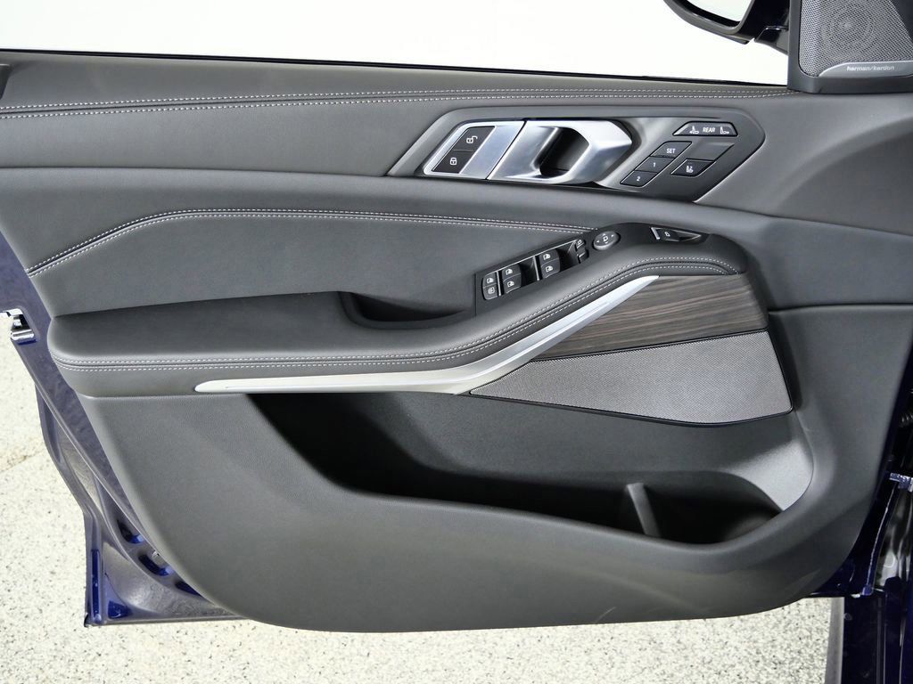 Thumbnail: 2026 BMW X7 - 40