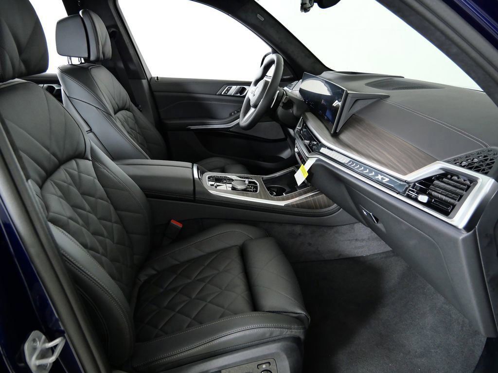 Thumbnail: 2026 BMW X7 - 9